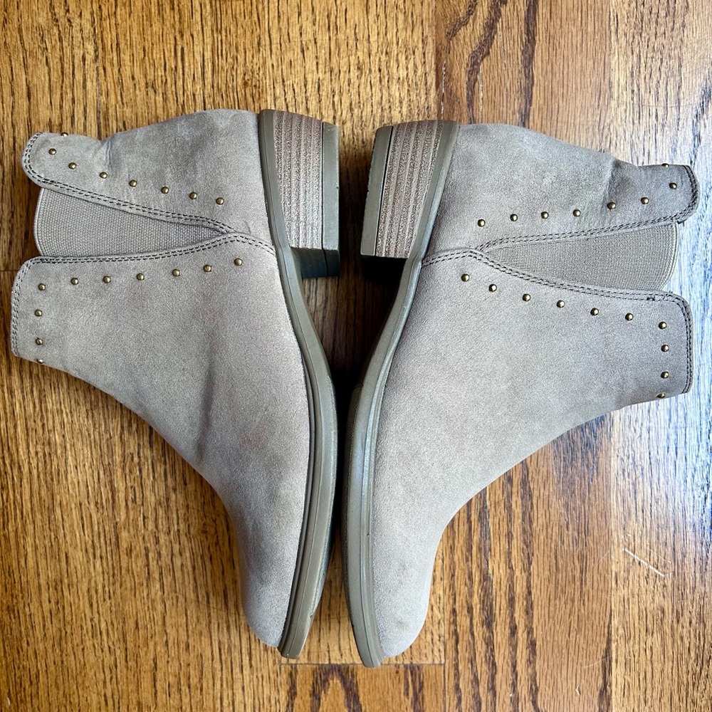Tan Suede Women’s Booties C Est. 1946. Like NEW! Size:6 - Picture 3 of 7